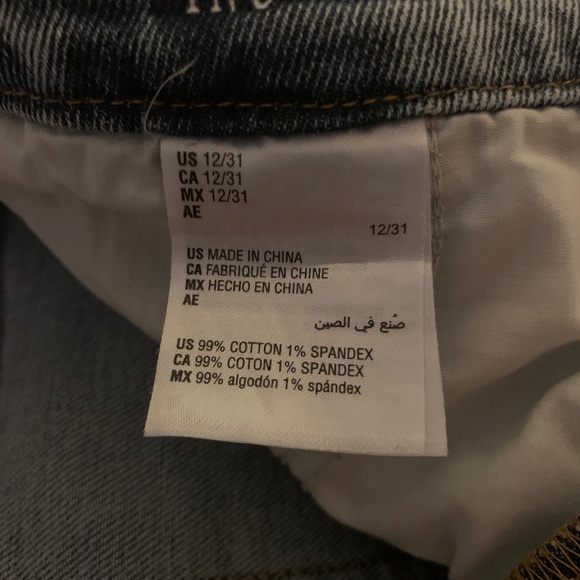 Macy’s INC patched Jeans - Picture 3 of 3